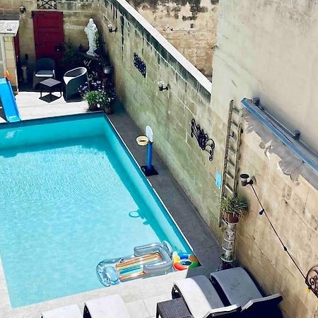 Free Breakfast, Pool, Spacious Aircon Hideaway Lejlighed Mosta Eksteriør billede