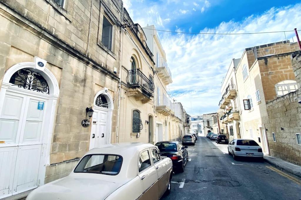 Free Breakfast, Pool, Spacious Aircon Hideaway Lejlighed Mosta Eksteriør billede
