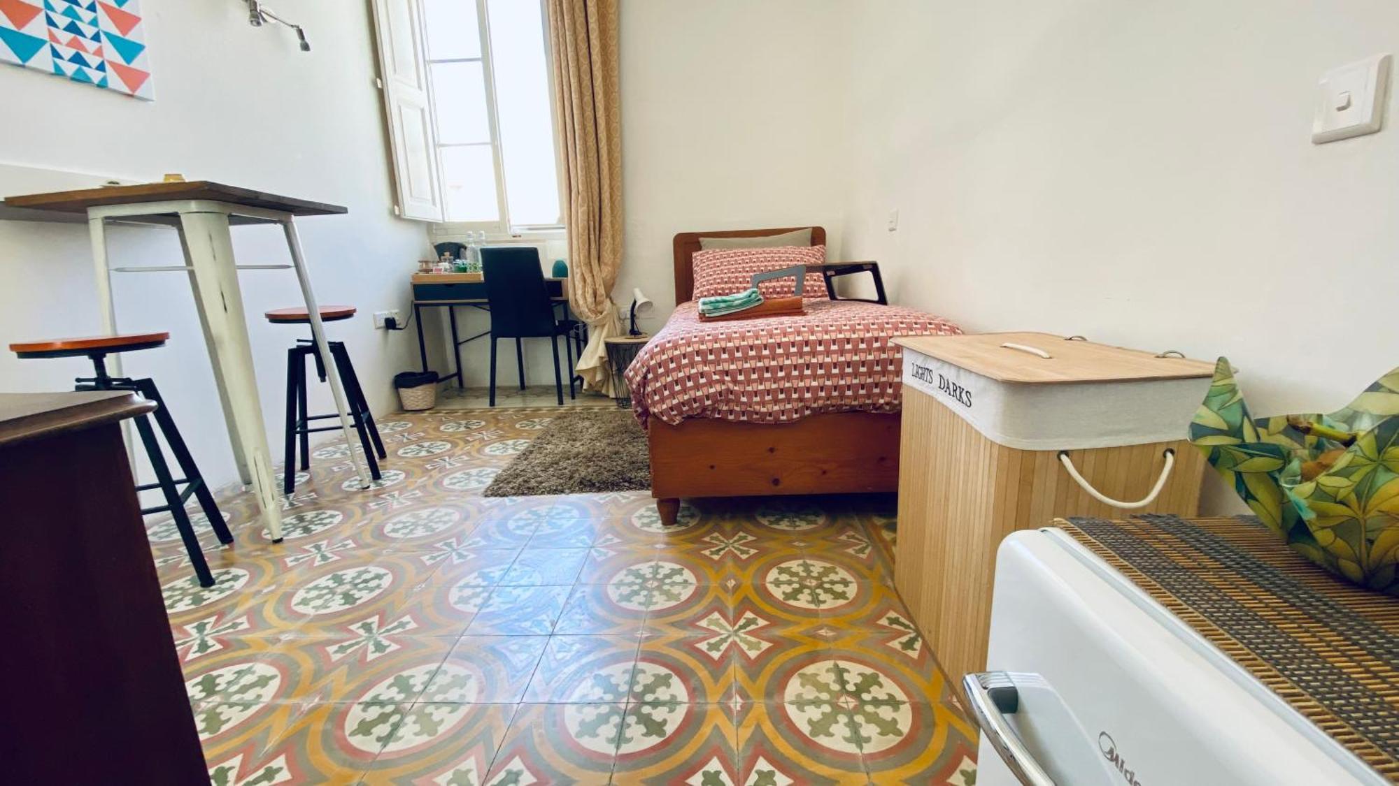Free Breakfast, Pool, Spacious Aircon Hideaway Lejlighed Mosta Eksteriør billede
