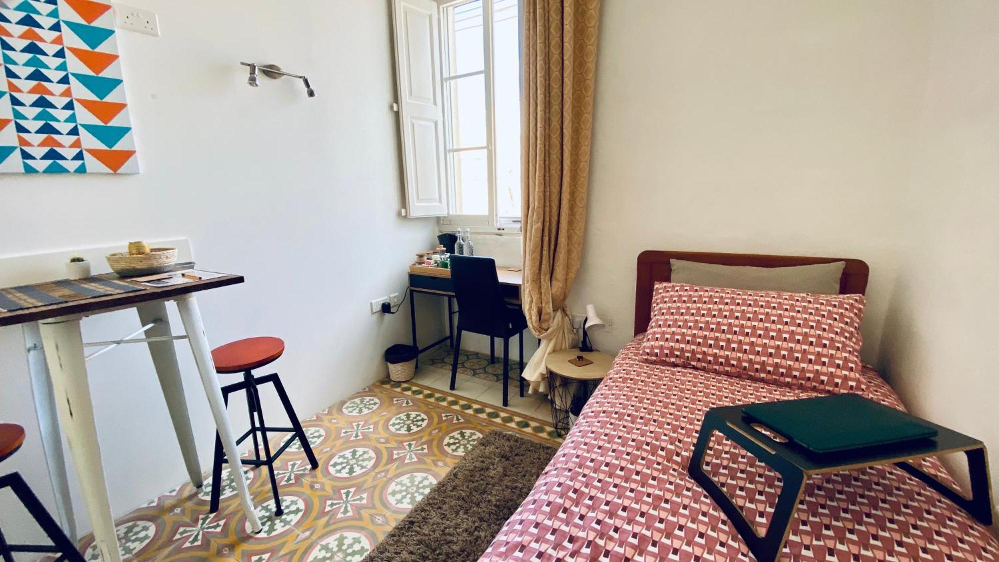 Free Breakfast, Pool, Spacious Aircon Hideaway Lejlighed Mosta Eksteriør billede