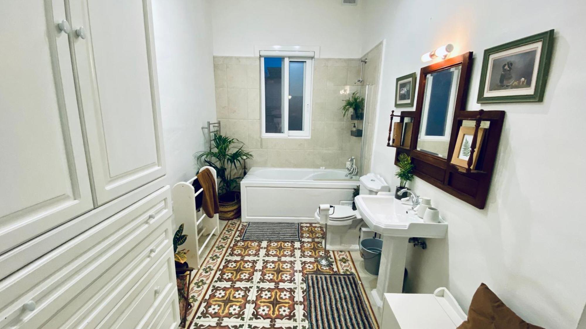 Free Breakfast, Pool, Spacious Aircon Hideaway Lejlighed Mosta Eksteriør billede
