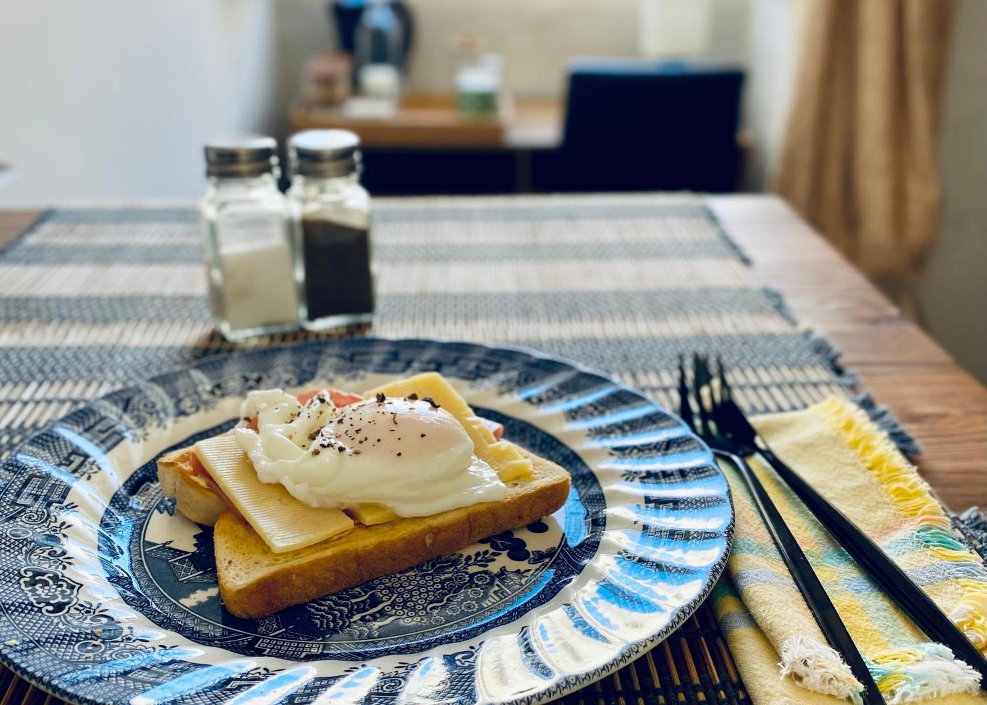 Free Breakfast, Pool, Spacious Aircon Hideaway Lejlighed Mosta Eksteriør billede